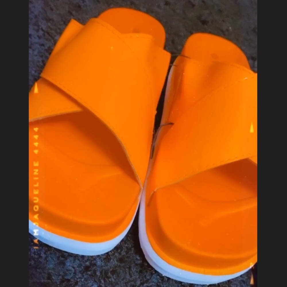 Criss Cross Slides🧡